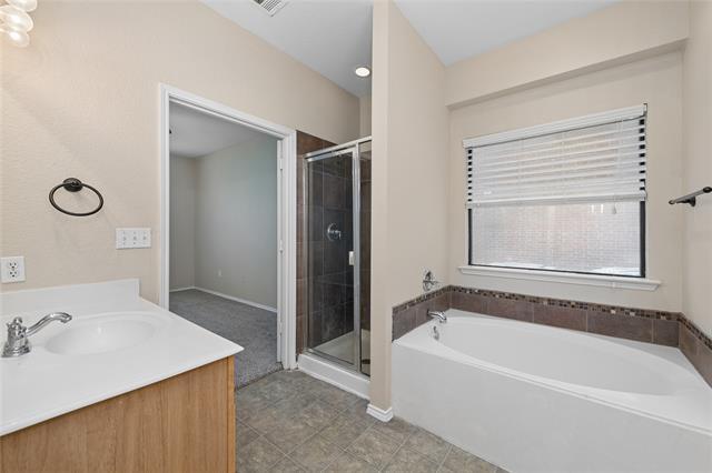 Building Photo - 240 Northwood Dr