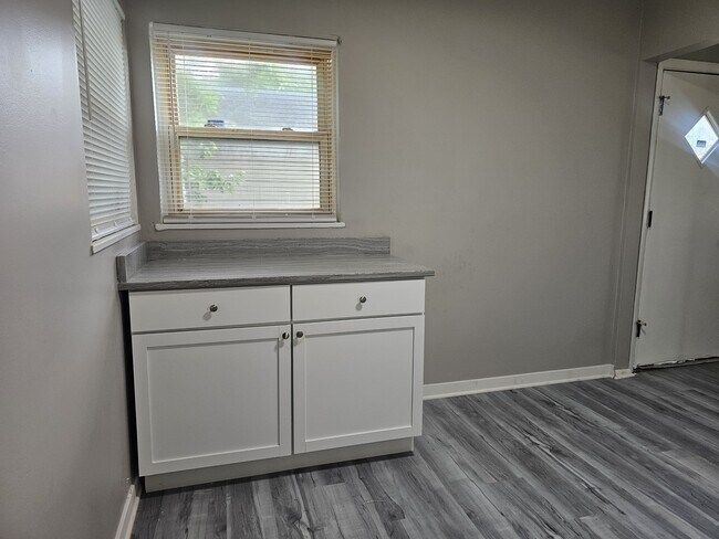 Building Photo - 1062 Brentnell Ave