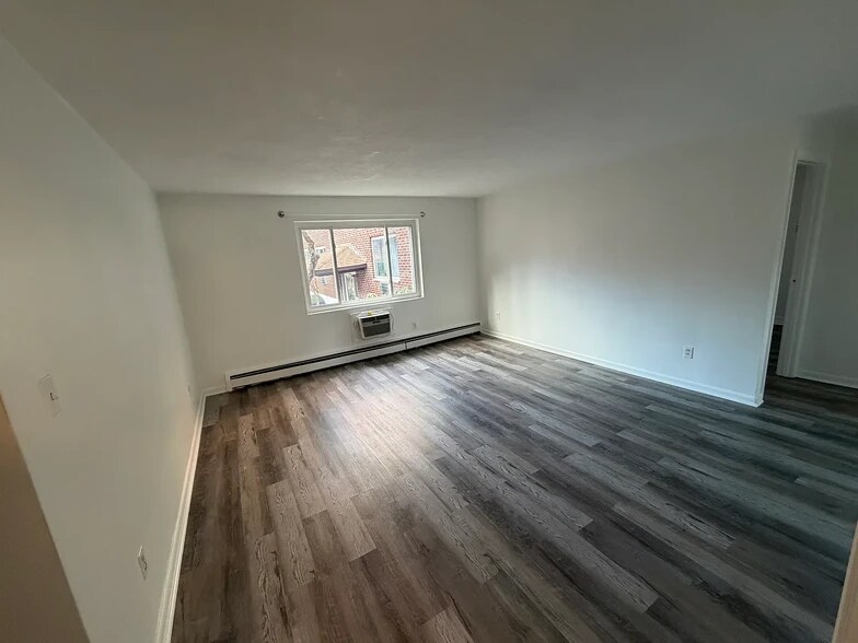 Building Photo - 28 Bryon Rd