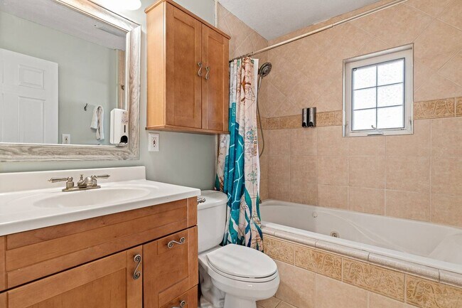 Building Photo - 909 Indian Dr