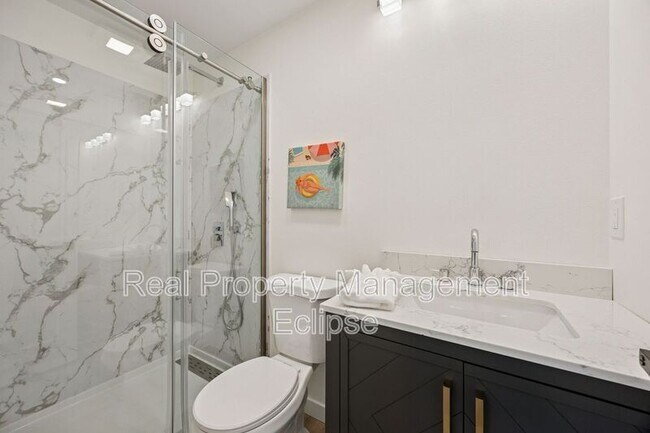 Building Photo - 742 N 90th St