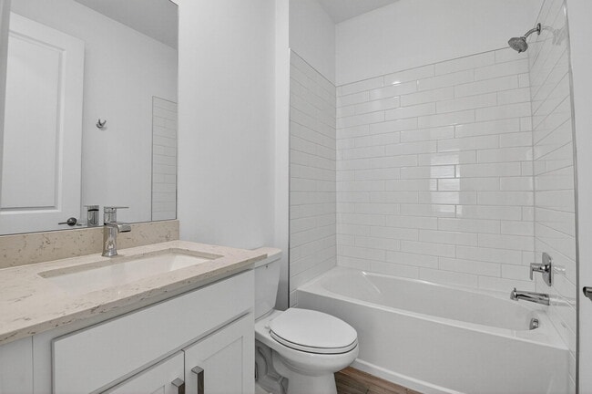 Building Photo - 4320 Buttonwood Dr