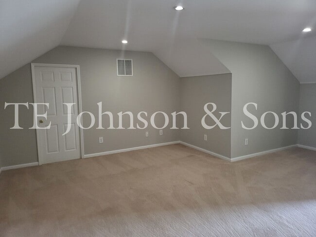 Building Photo - Charming 3BR Home with Bonus Room, Screened Deck & Two-Car Garage