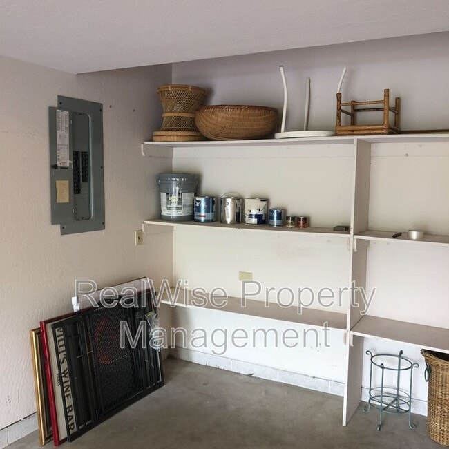Building Photo - 382 Glenn St