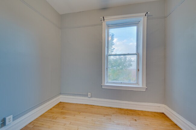 Building Photo - 2511 W Le Moyne St