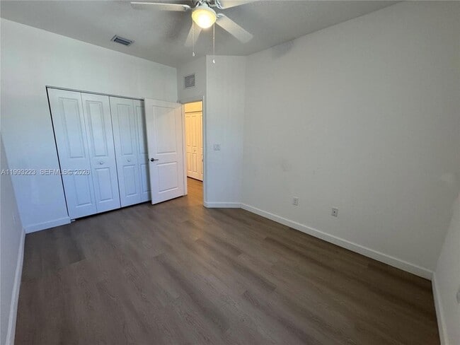 Building Photo - 1110 SE 27th Terrace