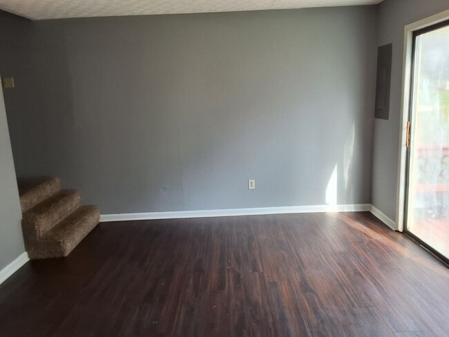 Building Photo - 1221 Clear Ridge Ln