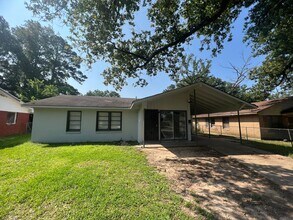 Building Photo - Updated and ready for tenant....