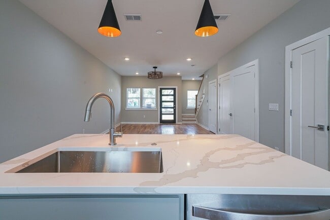 Building Photo - East Nashville Townhome