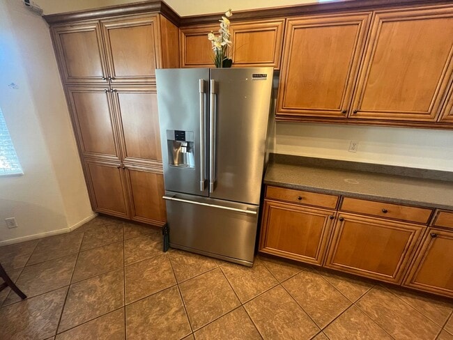 Building Photo - Spacious 4-Bedroom Home in Desirable Apple Valley Neighborhood