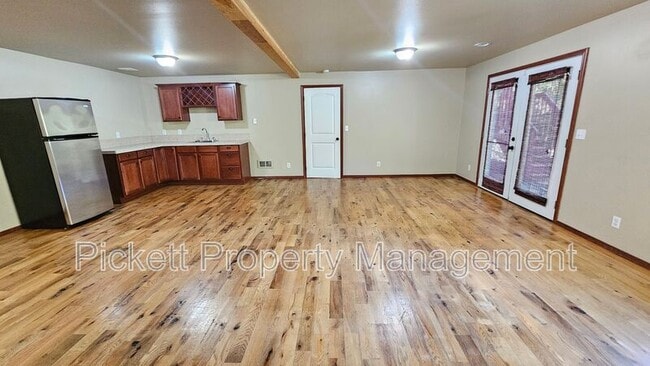 Building Photo - 1330 Corbet Dr