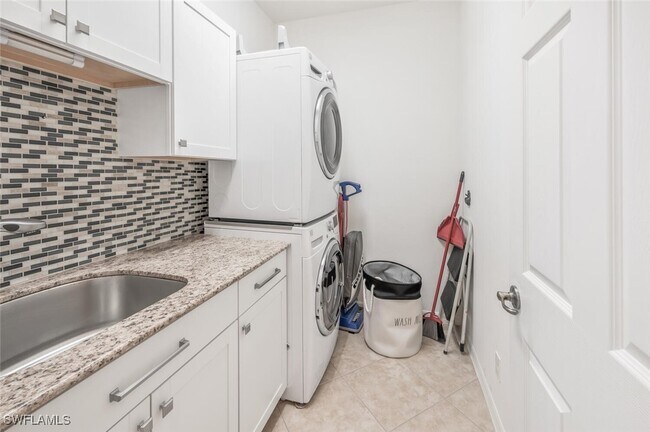 Building Photo - 5583 Lago Villaggio Way