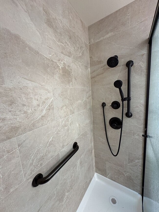 Building Photo - Updated 3BD/2BA with Garden Basement & Low Maintenance Living