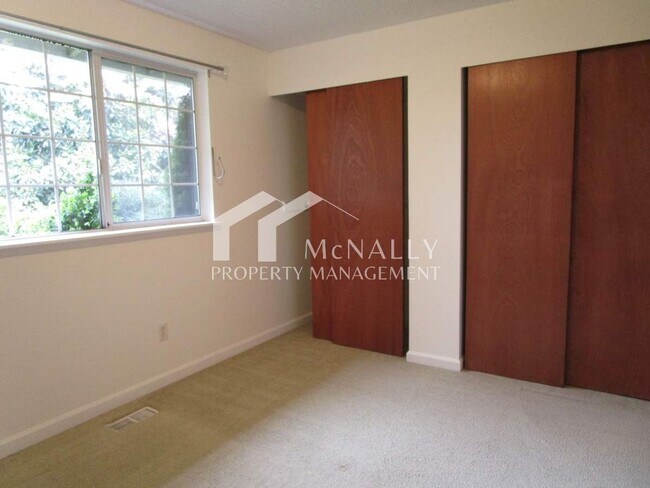 Building Photo - Lovely 3 Bedroom 1 Bath Home in Gig Harbor