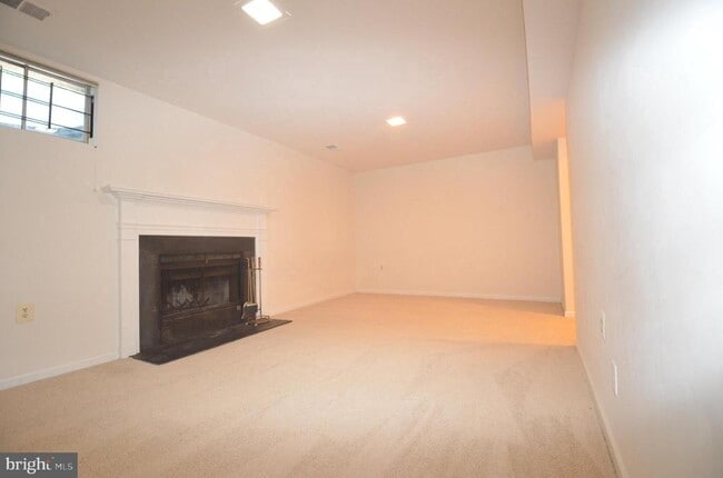 Building Photo - 5676 Ridge View Dr
