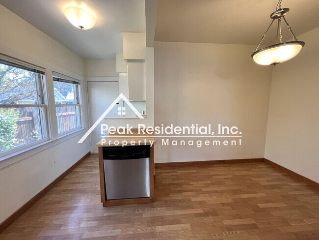 Building Photo - Charming East Sacramento 1bd/1ba - Must See!