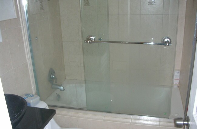 Bathroom - 1221 N Quinn St