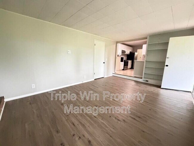 Building Photo - 10805 Landseer Dr