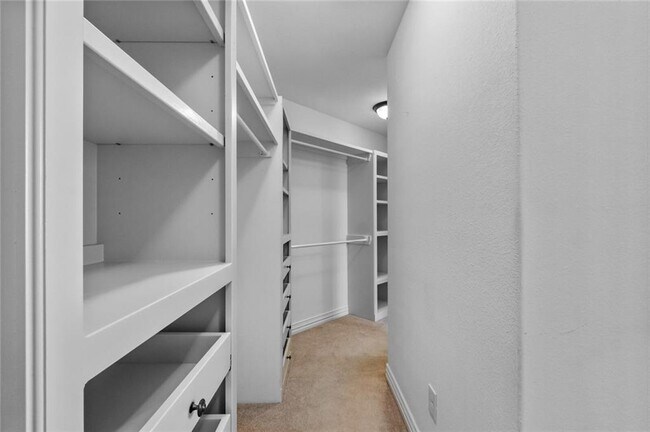 Building Photo - 2506 SW Glenn Ridge Rd