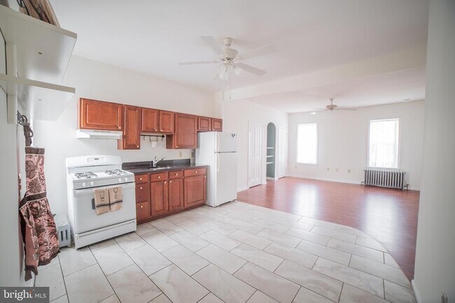 Building Photo - 2422 Poplar St