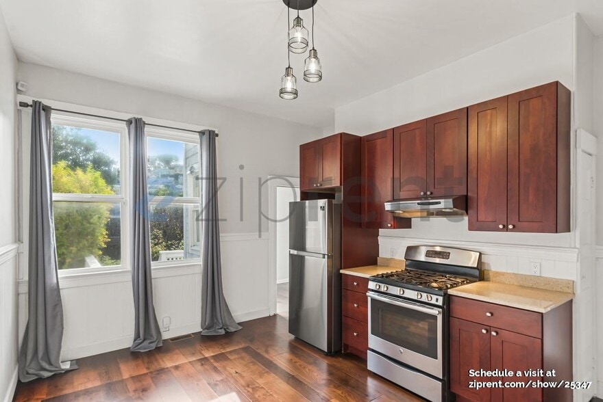 Building Photo - 369 29th St