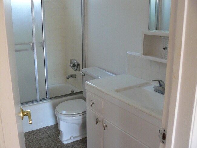 BATHROOM - 15529 Moorpark St