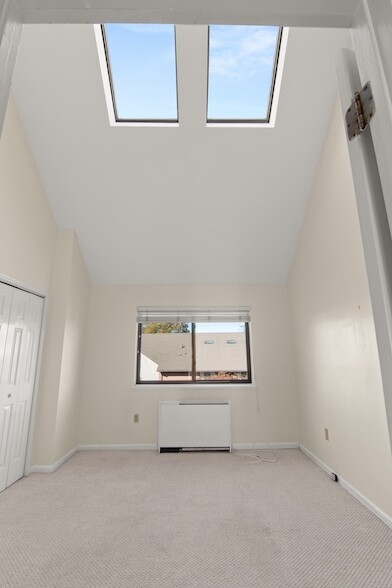 Building Photo - 7 River Rd