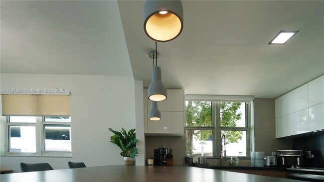 Building Photo - 7918 Harbor Island Dr