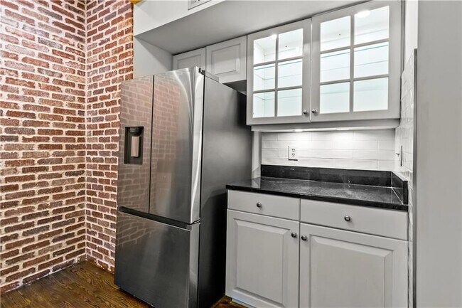 Building Photo - 2840 Peachtree Rd NW