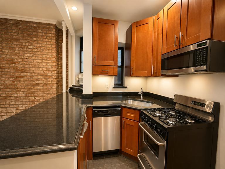 Building Photo - 246 Mott St