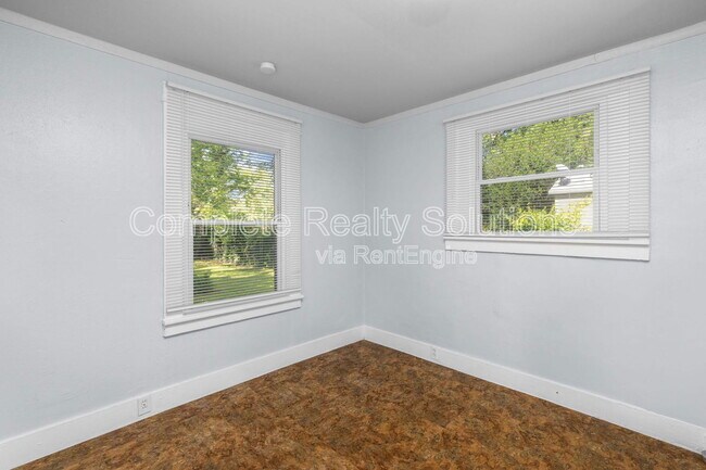 Building Photo - 8896 Alva Ave