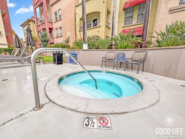 Building Photo - Charming 2BD/2BA Condo in Hillcrest W/ W/D...