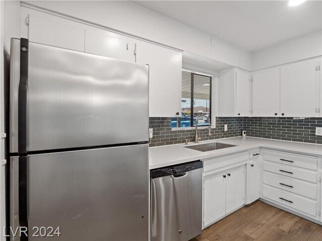 Building Photo - Spectacular Vintage 3Bed/2Bath Las Vegas h...