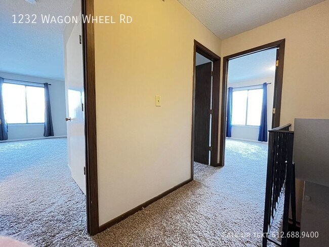 Building Photo - 3 Bed 3 Bath Townhome - 2 Car Attached Gar...