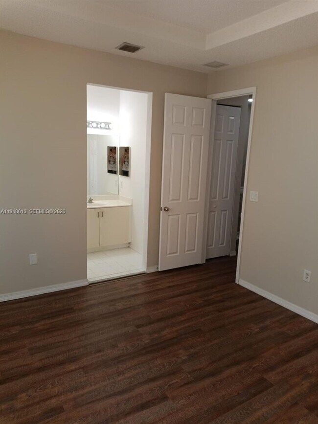 Building Photo - 4210 NE 22nd Dr