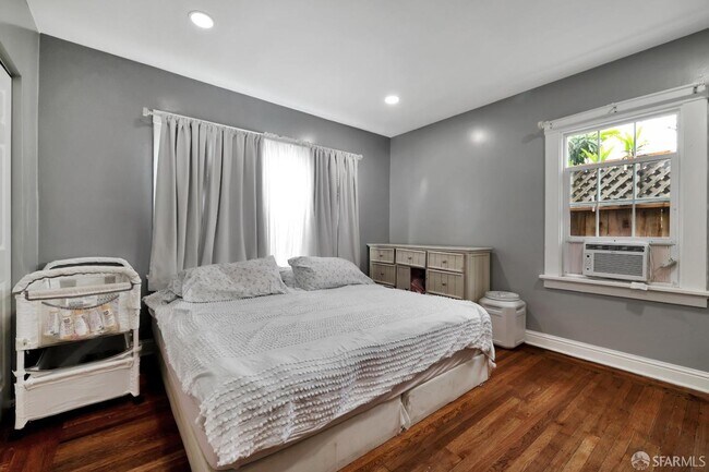 Building Photo - 609 S Delaware St