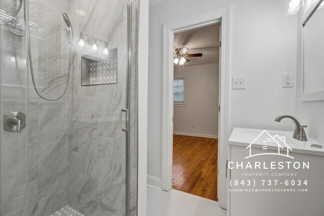 Building Photo - 816 E Estates Blvd