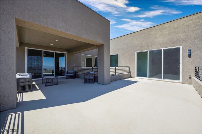 Building Photo - 318 Shaded Canyon Dr