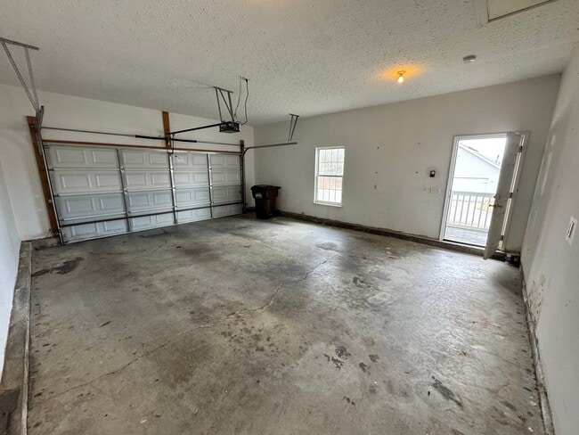 Building Photo - Comfortable 2-Bed, 2-Bath Home