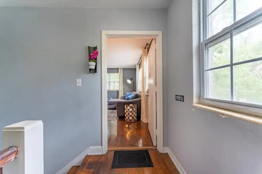 Building Photo - 1512 Larue Ave
