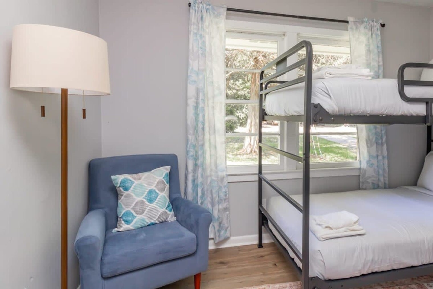 Building Photo - 5617 Ventura Dr