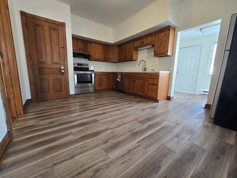 Building Photo - 146 Analomink St