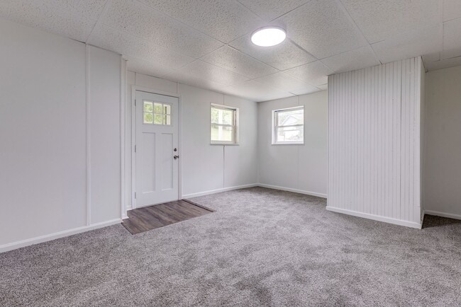 Building Photo - Fully Renovated 3BR/2BA Gem in the Heart o...