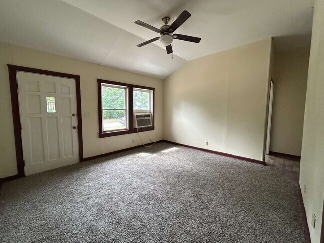 Building Photo - Duplex for Rent