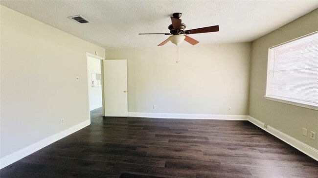 Building Photo - 10418 Towne Oak Ln