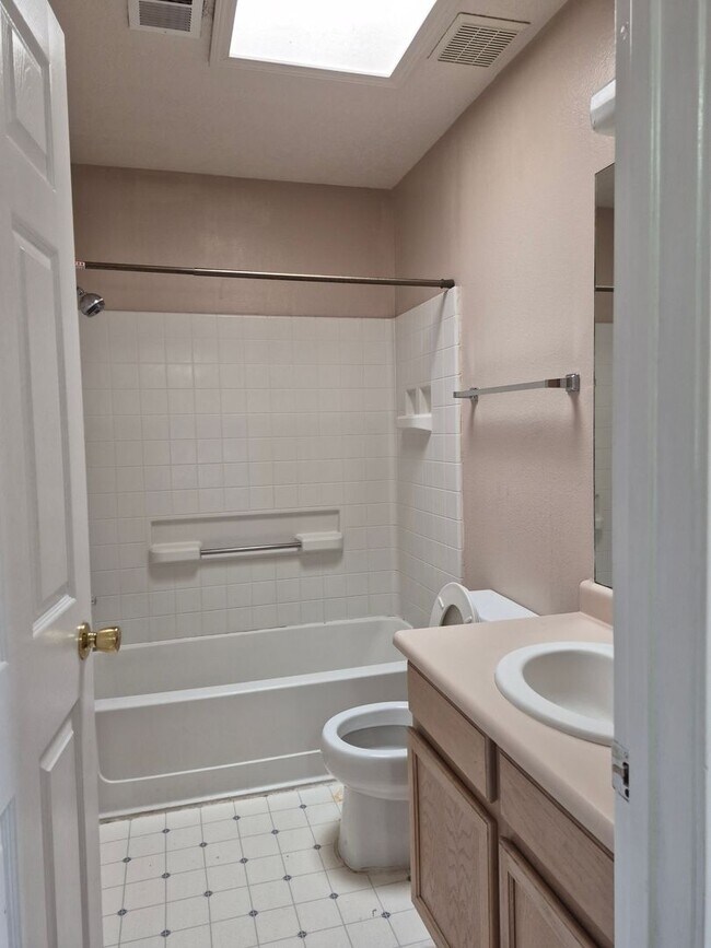 Building Photo - 4604 Bismark Hills Way NE