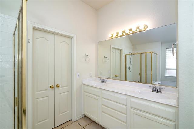 Building Photo - 1621 Oak Brook Ln