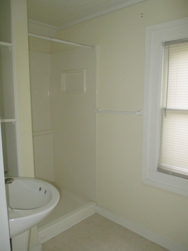 Building Photo - 611 Johnson St