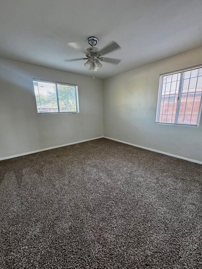 Building Photo - FOR RENT