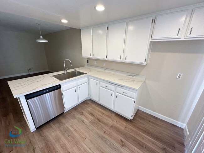 Building Photo - $3750 - Remodeled  3 Bed/2.5 Bath Townhome...